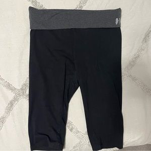 Victoria’s Secret Cropped Yoga Leggings Size Medium